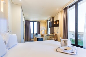 Suite panorámica, Terraza | Ropa de cama de alta calidad y minibar 