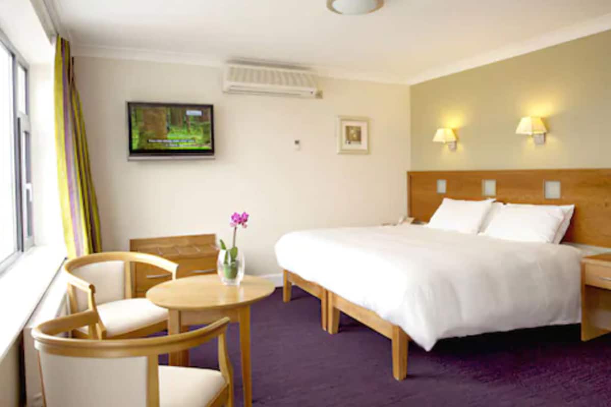 Standard Double Room | In-room safe, desk, iron/ironing board, free WiFi