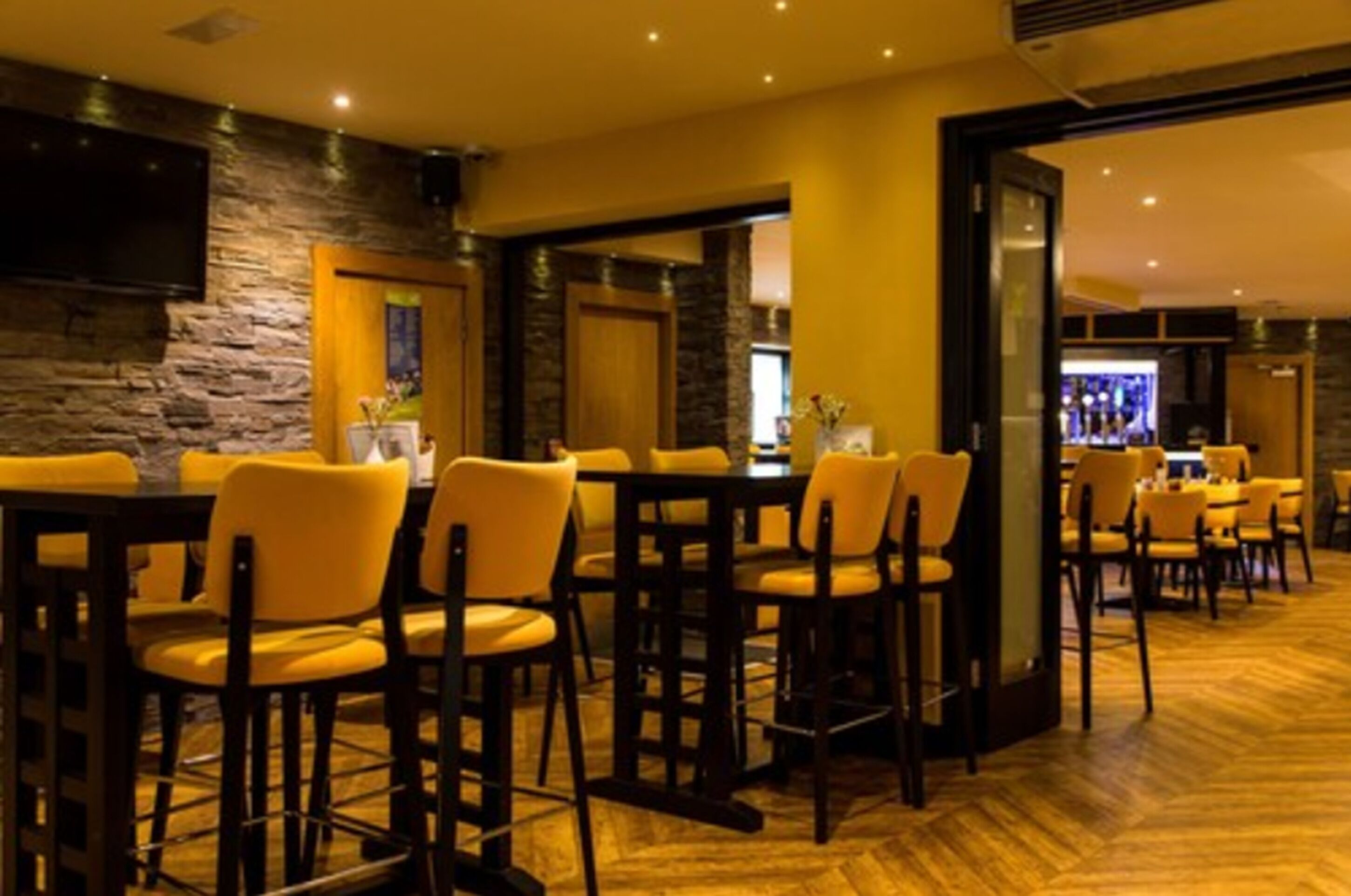 lunch and dinner served