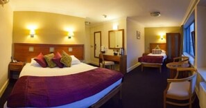 In-room safe, desk, iron/ironing board, free WiFi - Imperial Hotel (Galway)