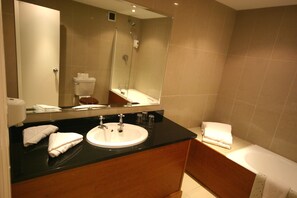Hair dryer, towels - Imperial Hotel (Galway)