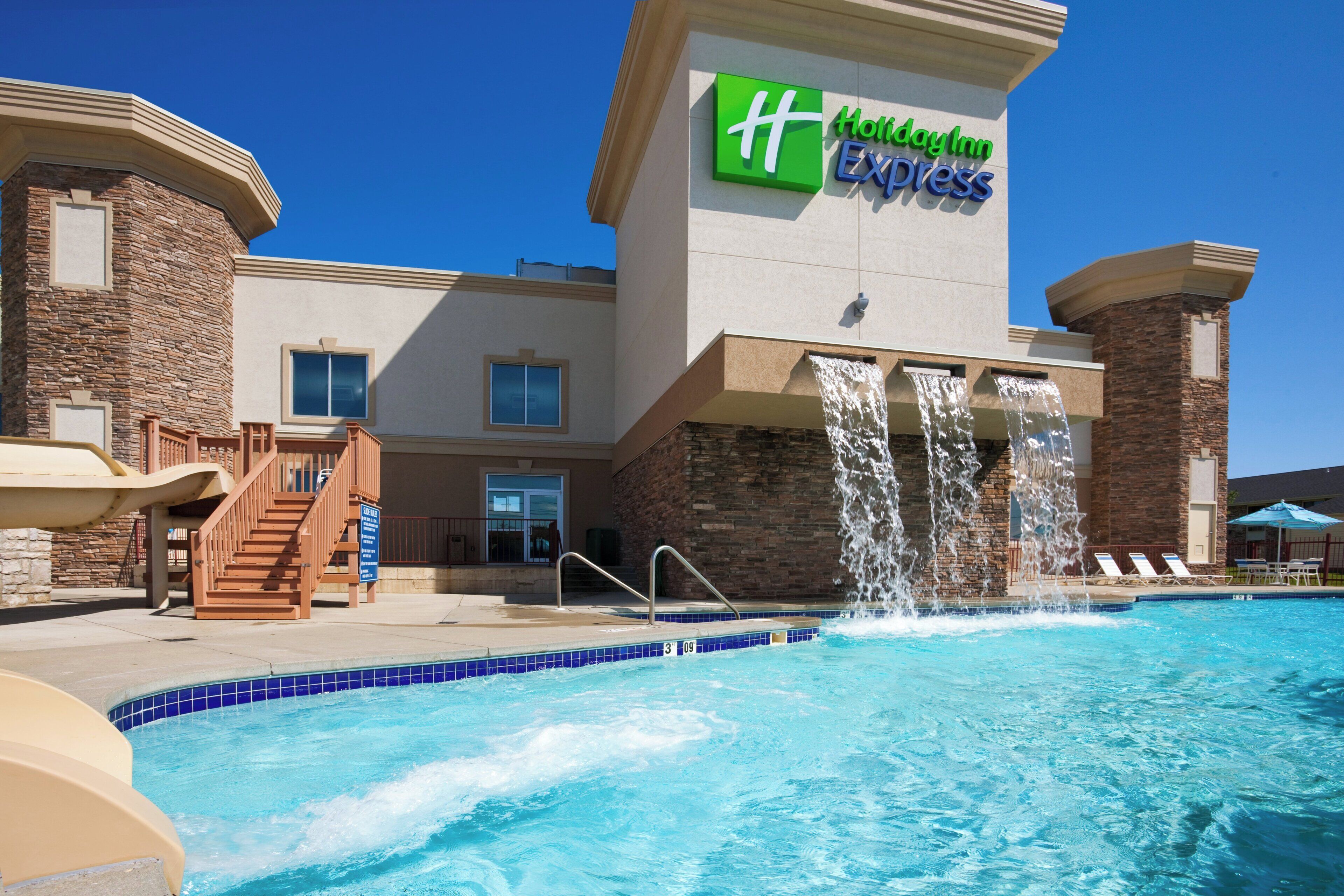 2 indoor pools, seasonal outdoor pool, sun loungers