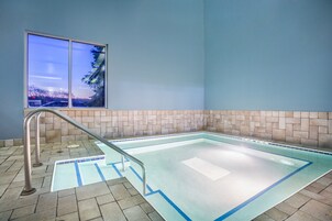 Indoor spa tub
