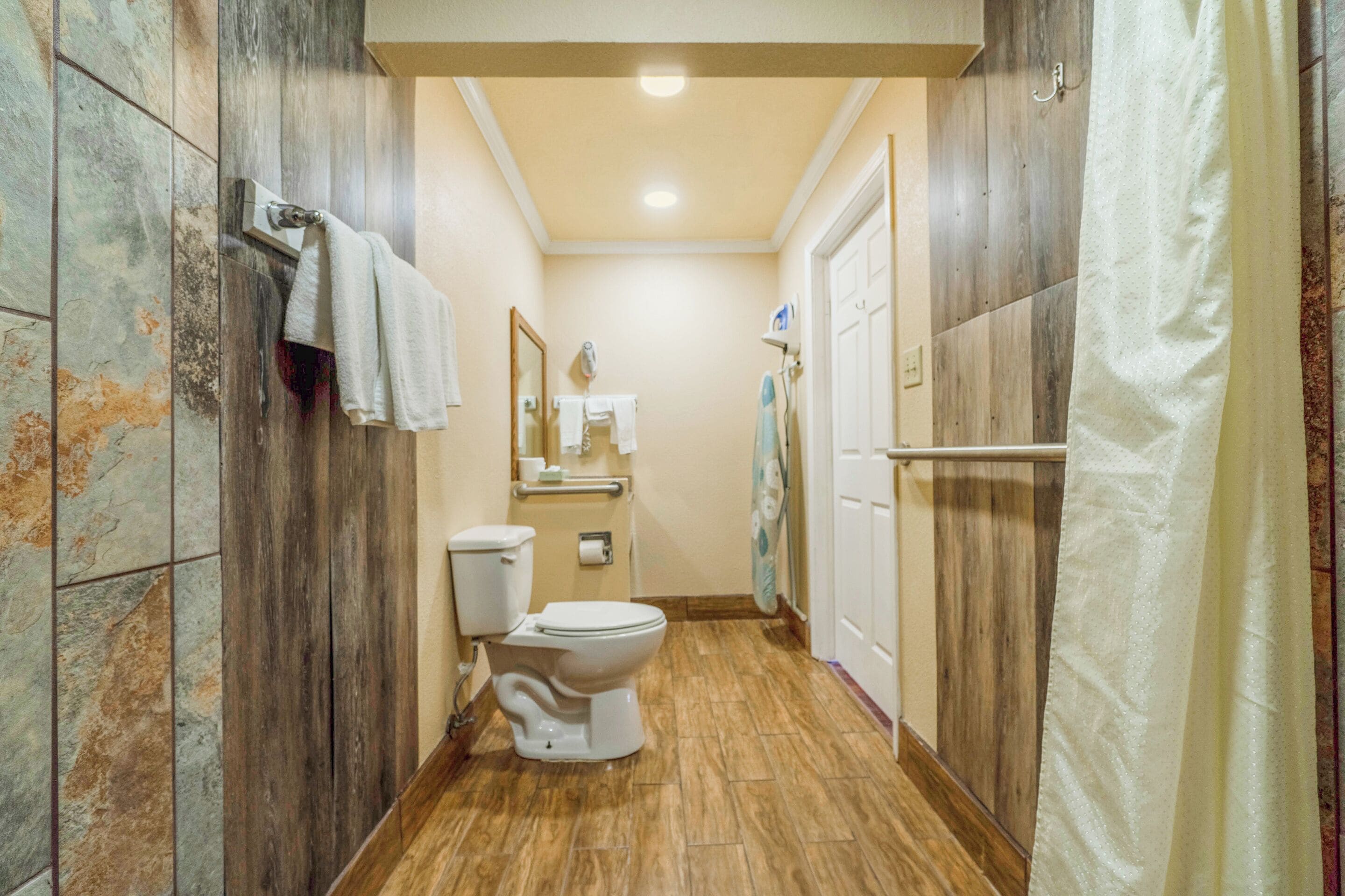 Standard Room, 2 Double Beds, Non Smoking | Bathroom