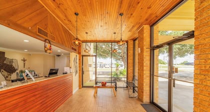 River Valley Motor Inn