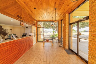 River Valley Motor Inn