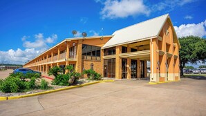 A hotel with a two-story structure, a covered entrance, and a parking lot. - River Valley Motor Inn (La Grange)