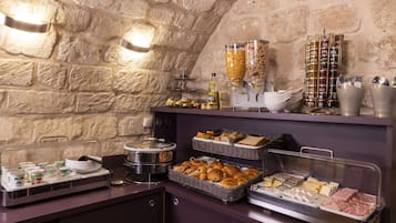 Morgenmadsbuffet hver dag (14.00 EUR pr. person)