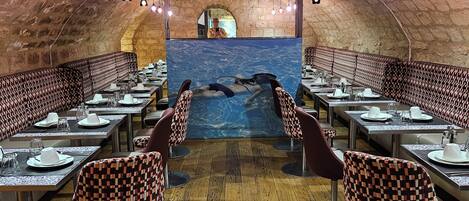 Tägliches Frühstücksbuffet (14.00 EUR pro Person)