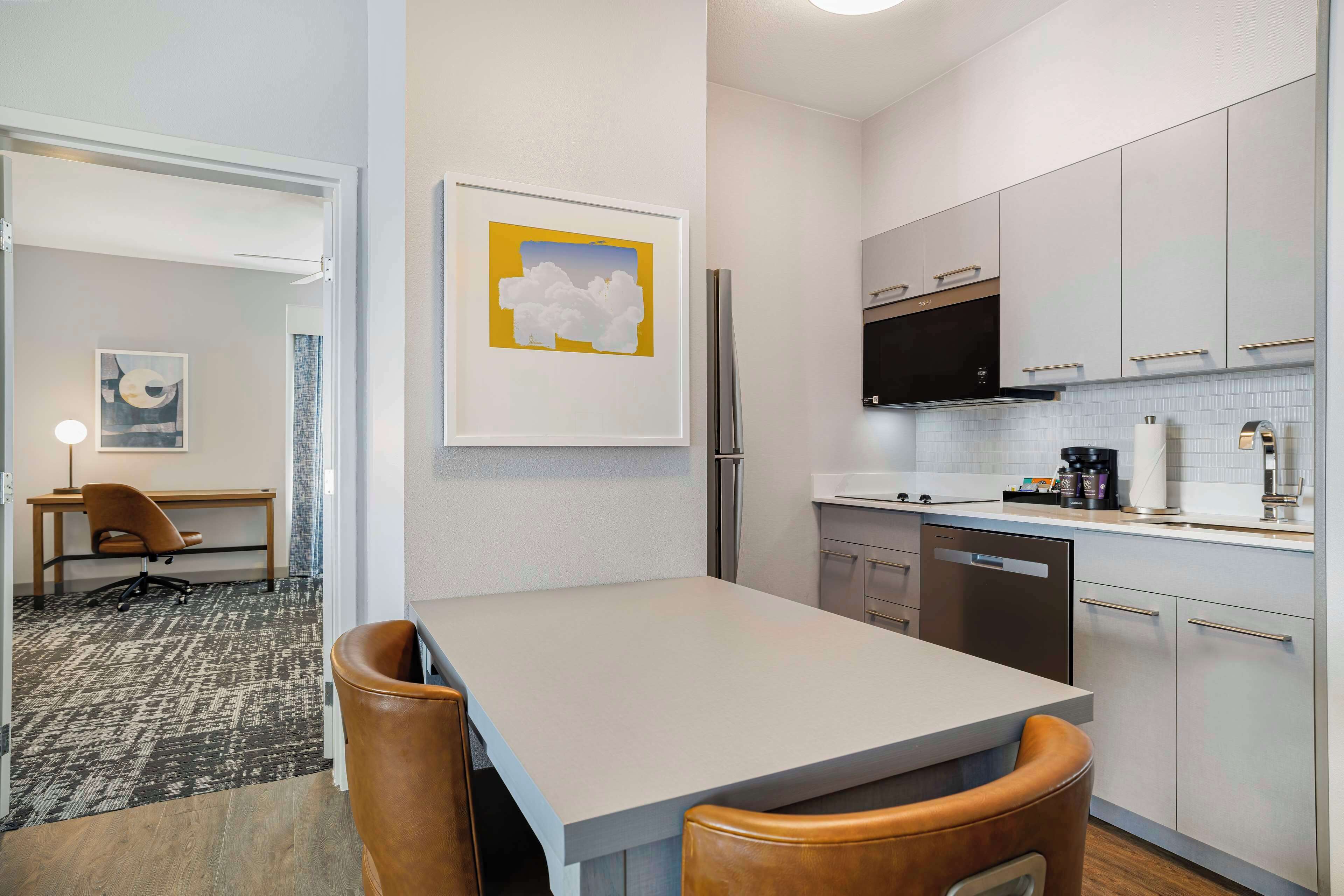suite, 2 bedrooms, 2 bathrooms | private kitchen | full-sized fridge, microwave, stovetop, dishwasher