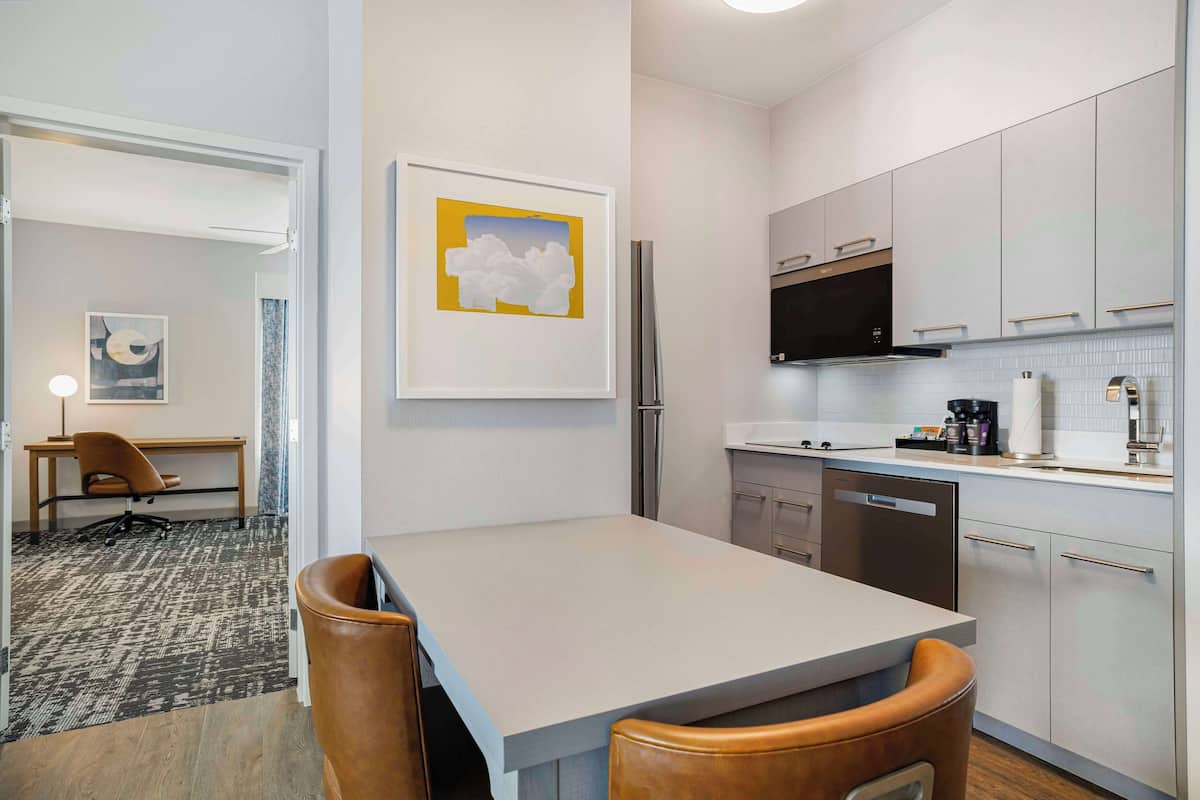 suite, 2 bedrooms, 2 bathrooms | private kitchen | full-sized fridge, microwave, stovetop, dishwasher