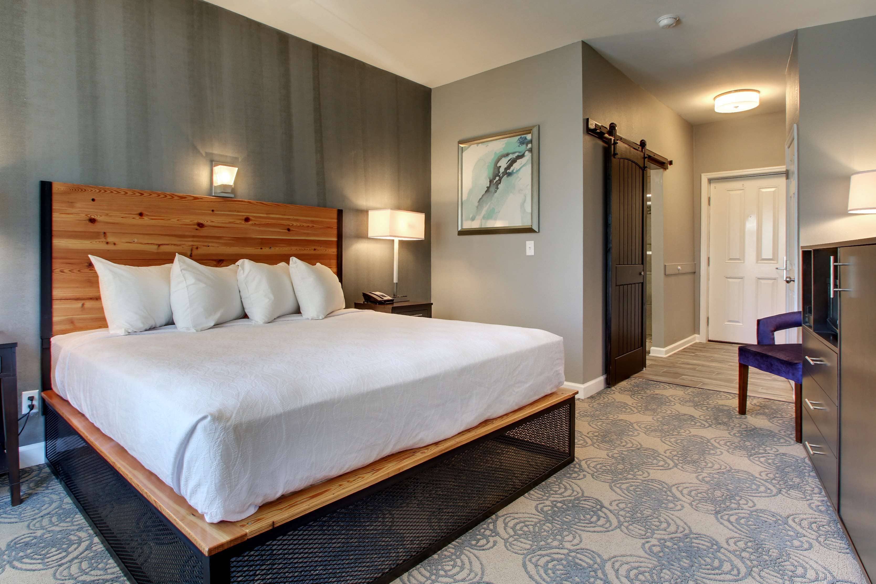 standard room, 1 king bed, non smoking, refrigerator & microwave | premium bedding, pillow-top beds, desk, iron/ironing board