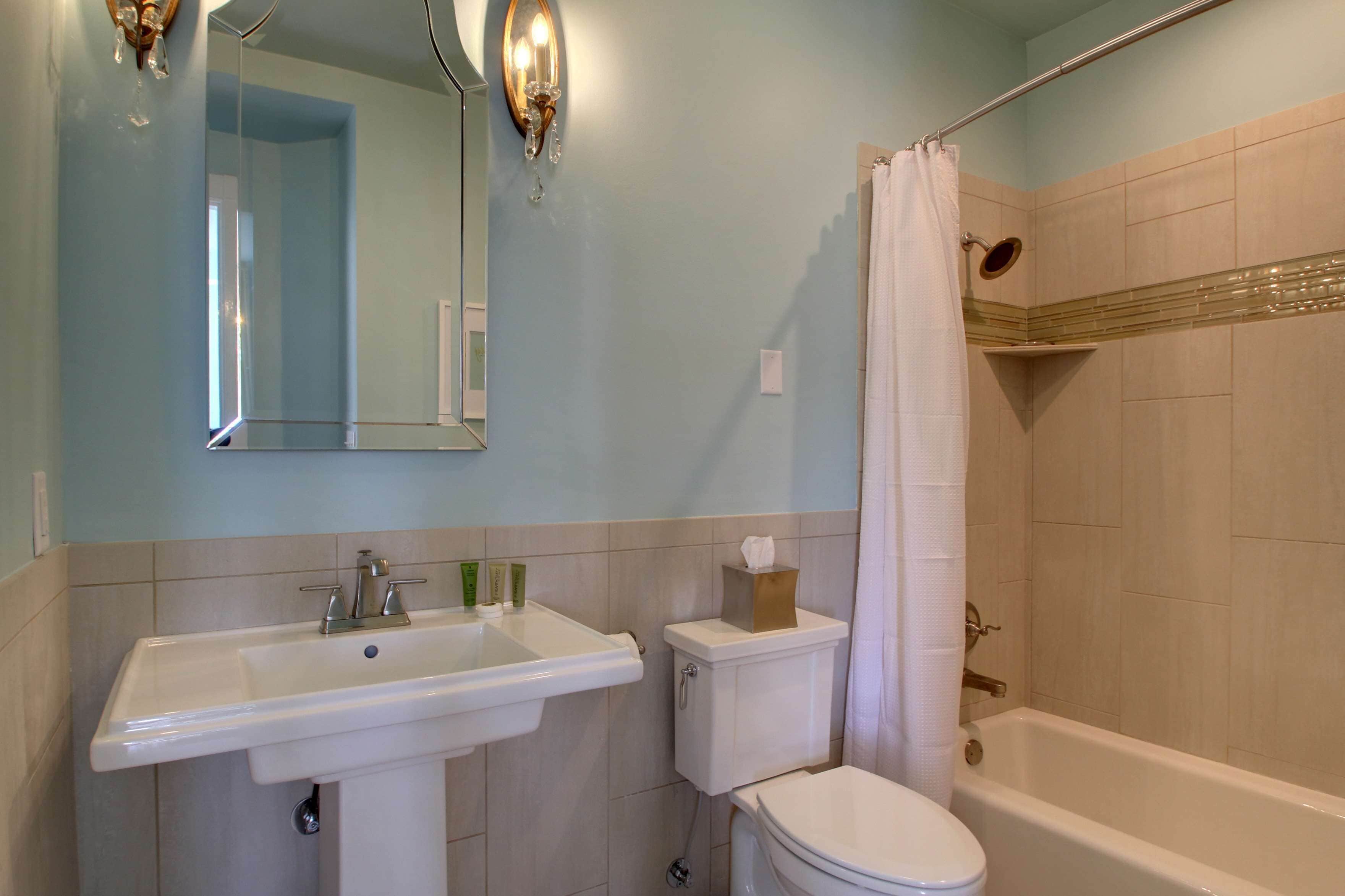 suite, 1 king bed, non smoking, fireplace | bathroom | designer toiletries, hair dryer, towels