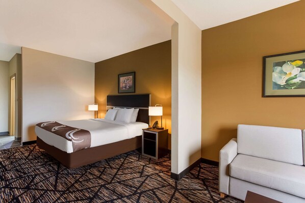 Suite, 1 kingsize bed, niet-roken | Een bureau, een strijkplank/strijkijzer, gratis wifi, beddengoed