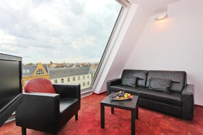 Business Suite, 1 Double Bed with Sofa bed | Minibar, in-room safe, desk, blackout curtains - ARCOTEL Velvet Berlin (Berlin)