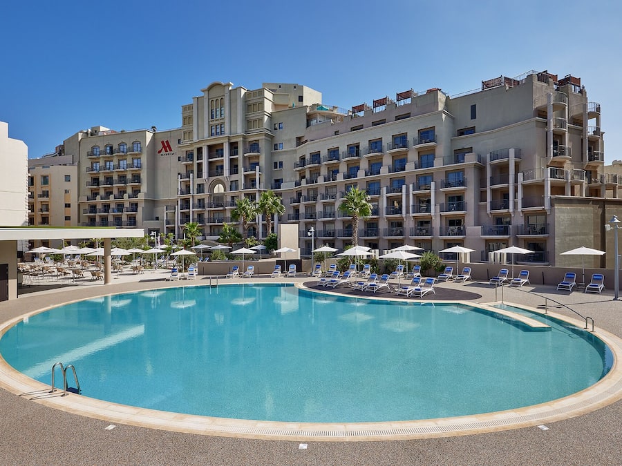 Indoor pool, pool loungers