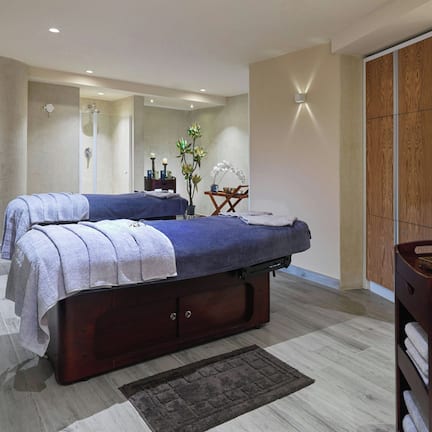 Couples treatment rooms, sauna, hot tub, steam room, body treatments