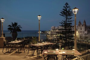 4 restaurants, breakfast, lunch, dinner served; international cuisine 