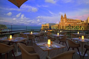 4 restaurantes, café da manhã, culinária internacional