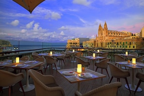 4 restaurantes, café da manhã, culinária internacional