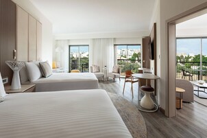 Ropa de cama de alta calidad y minibar 