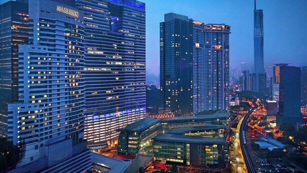 A high-rise hotel with multiple floors and a prominent 'Meridian' sign. - Le Méridien Kuala Lumpur (Kuala Lumpur)