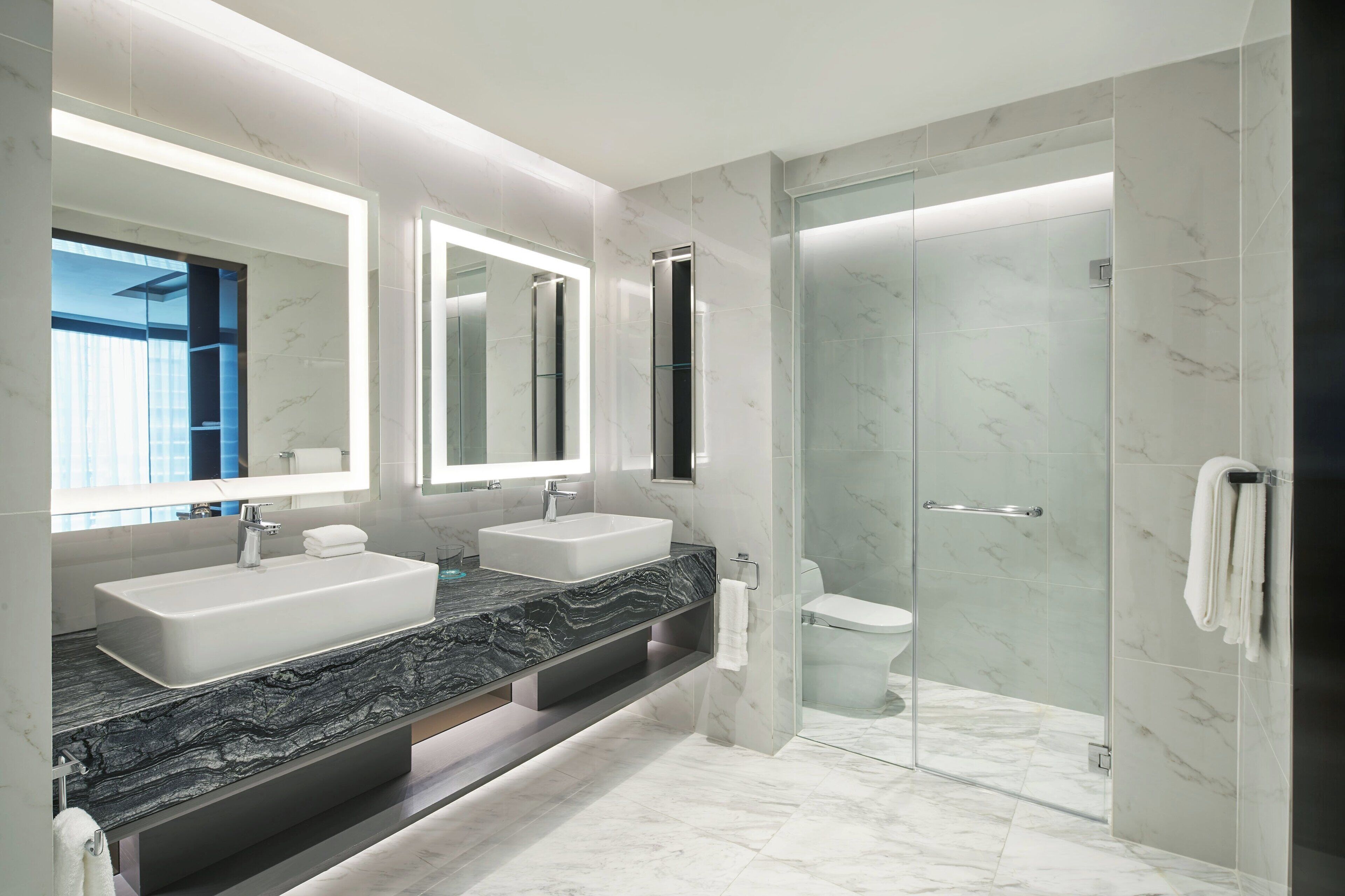 presidential suite, 1 bedroom, non smoking | bathroom | free toiletries, hair dryer, bathrobes, slippers