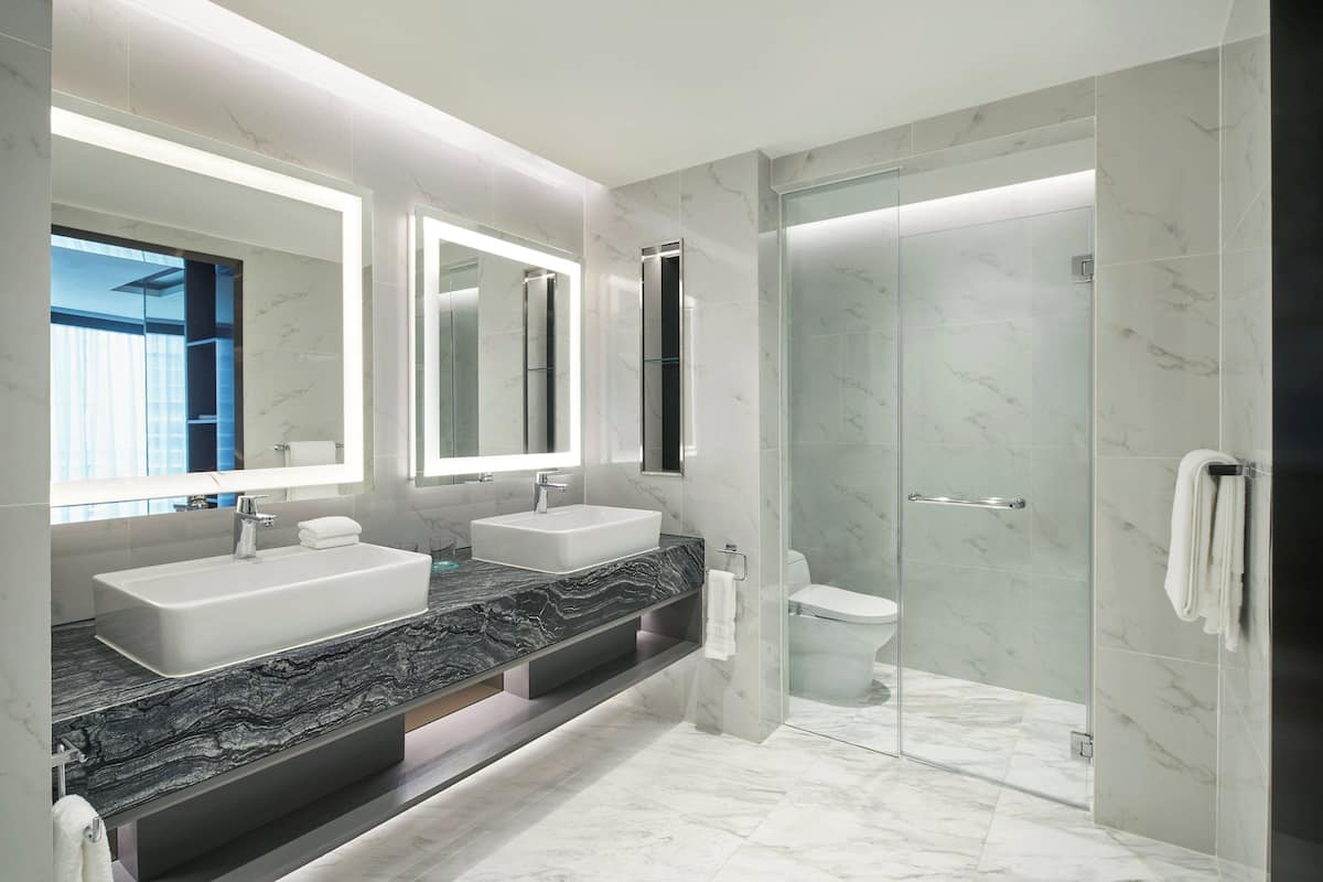 presidential suite, 1 bedroom, non smoking | bathroom | free toiletries, hair dryer, bathrobes, slippers