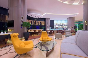 2 restaurants, lunch, dinner served; international cuisine  - Le Méridien Kuala Lumpur (Kuala Lumpur)