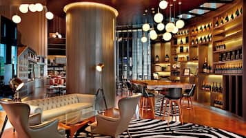 2 restaurants servant le déjeuner et le dîner