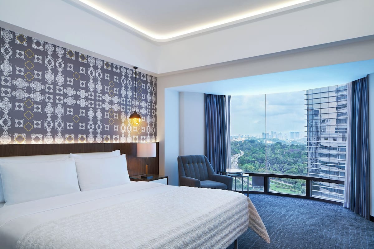 room, 1 king bed, non smoking | 1 bedroom, premium bedding, pillow-top beds, minibar