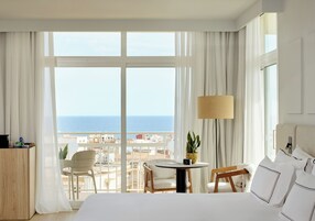 Grand Suite Sea View | 迷你吧、隔音、免费婴儿床、免费 WiFi