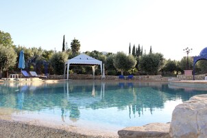 Outdoor pool, pool umbrellas, sun loungers