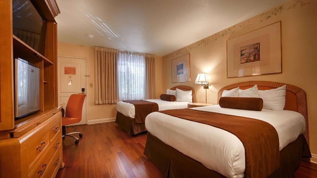 In-room safe, desk, iron/ironing board, free WiFi