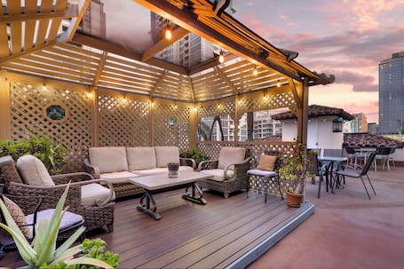 Terrace/patio. Best Western Downtown San Diego