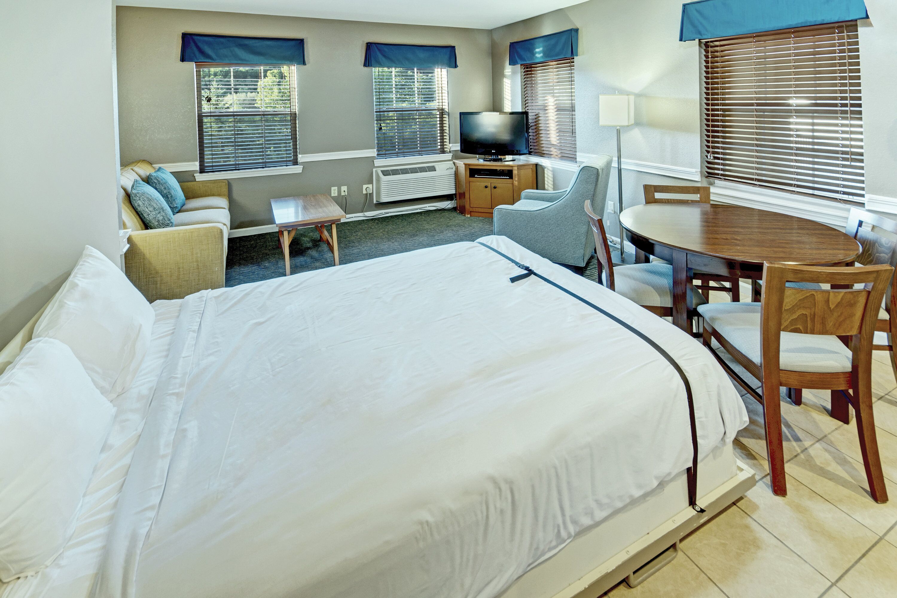 42-inch flat-screen tv with cable channels, tv