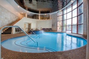 Piscina coperta, piscina all'aperto