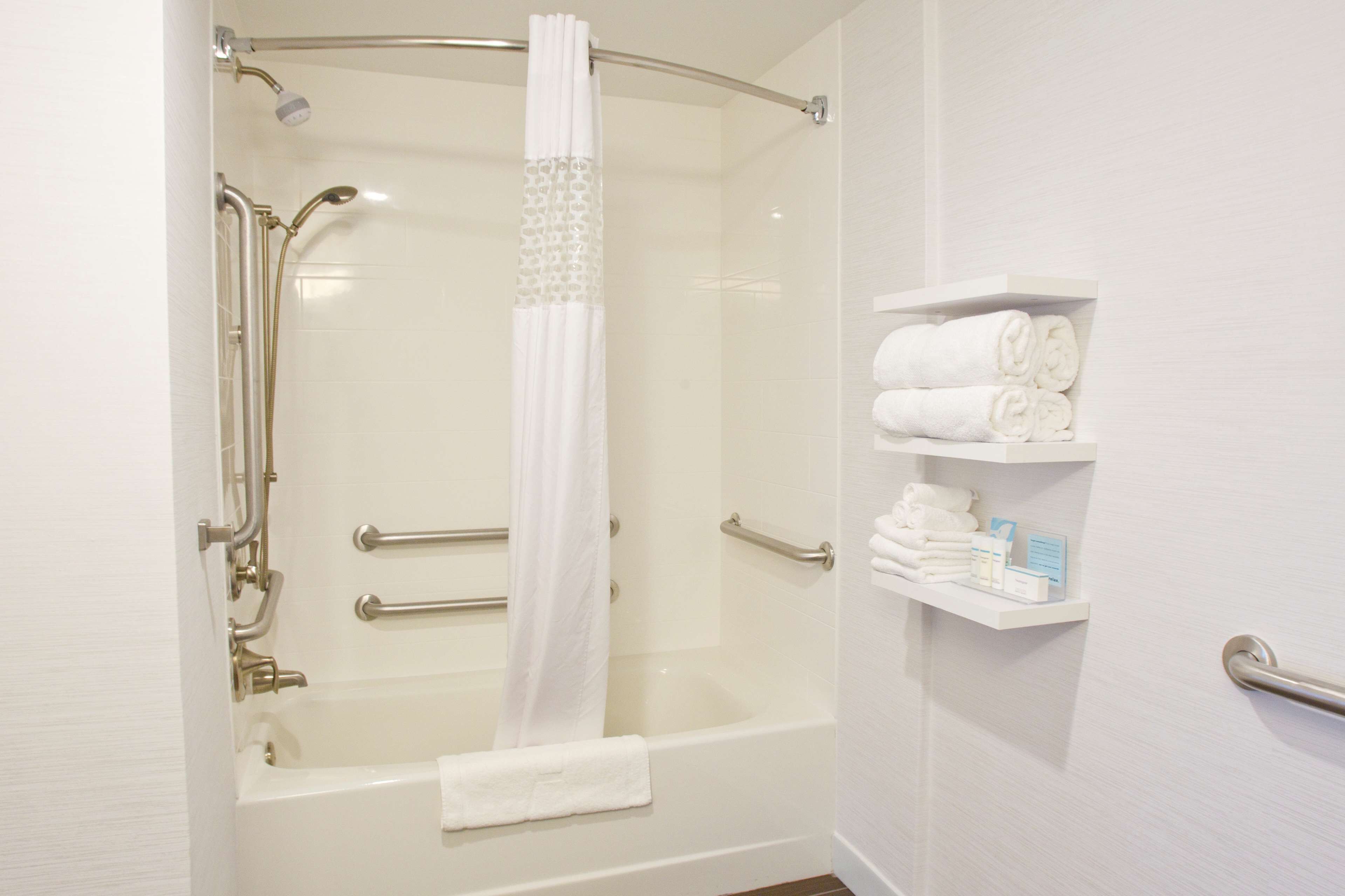 suite, 1 king bed, accessible | bathroom | free toiletries, hair dryer, towels, soap