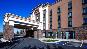 A hotel with a clear entrance, a sign for Hampton Inn & Suites, and a parking lot with handicapped parking. - Hampton Inn & Suites Boise/Nampa at the Idaho Center (Nampa)