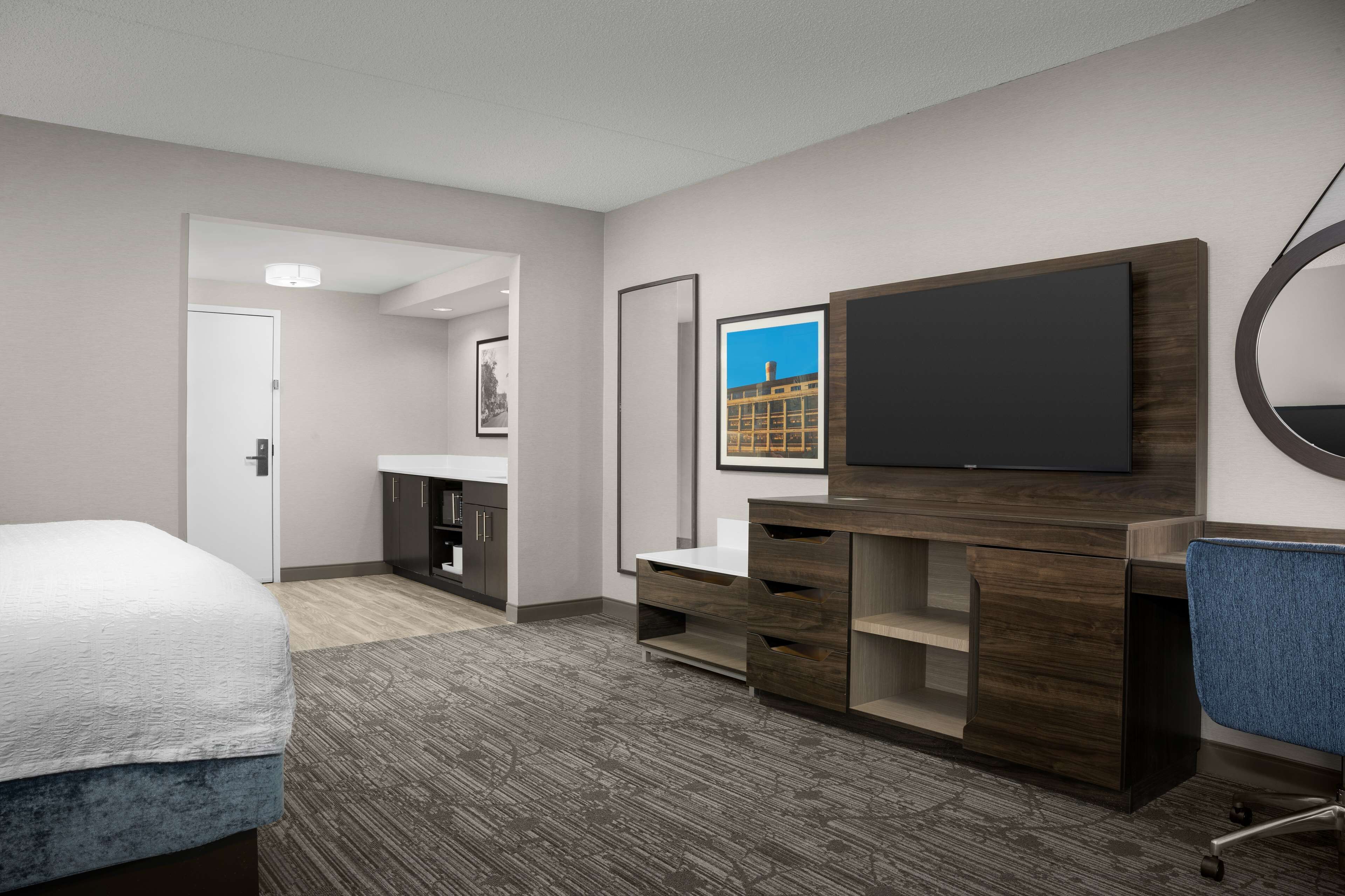 king study | in-room safe, desk, iron/ironing board, free cots/infant beds