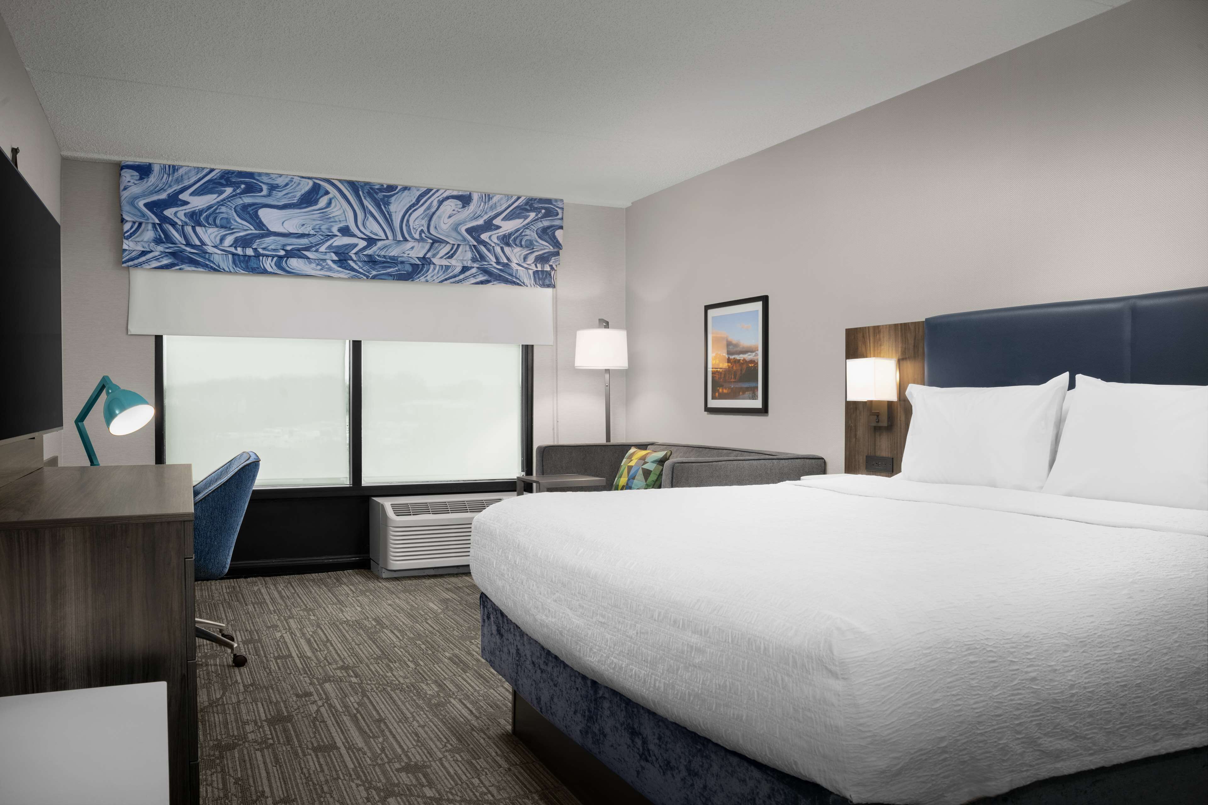 studio, 1 king bed | in-room safe, desk, iron/ironing board, free cots/infant beds