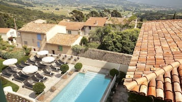 Seasonal outdoor pool, pool loungers