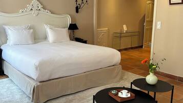 Junior Suite, 1 Double Bed, Bathtub | Minibar, in-room safe, desk, iron/ironing board