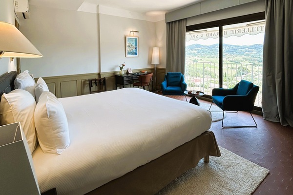 Junior Suite, 1 Double Bed, Bathtub