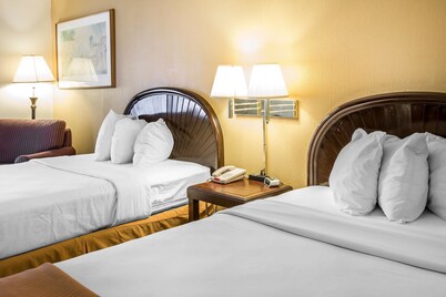 Rodeway Inn & Suites