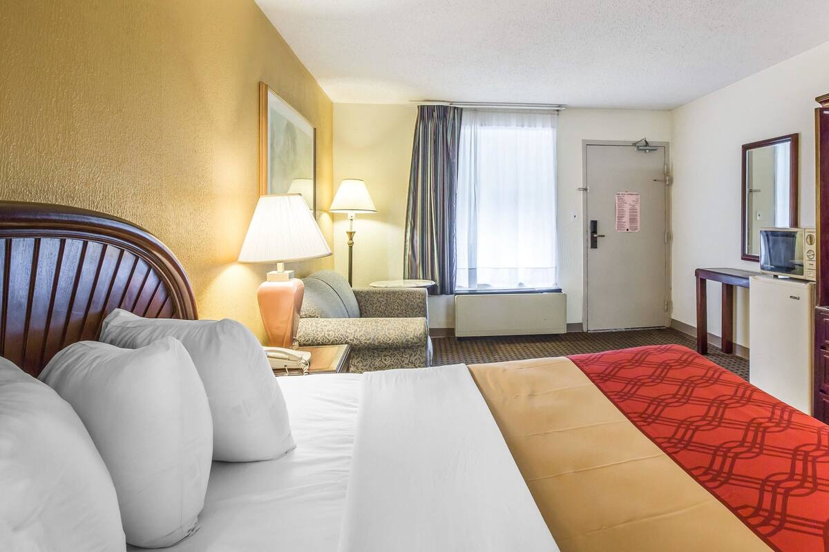 Iron/ironing board, WiFi (free), bed sheets