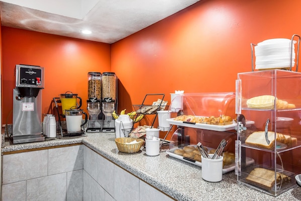Free continental breakfast 