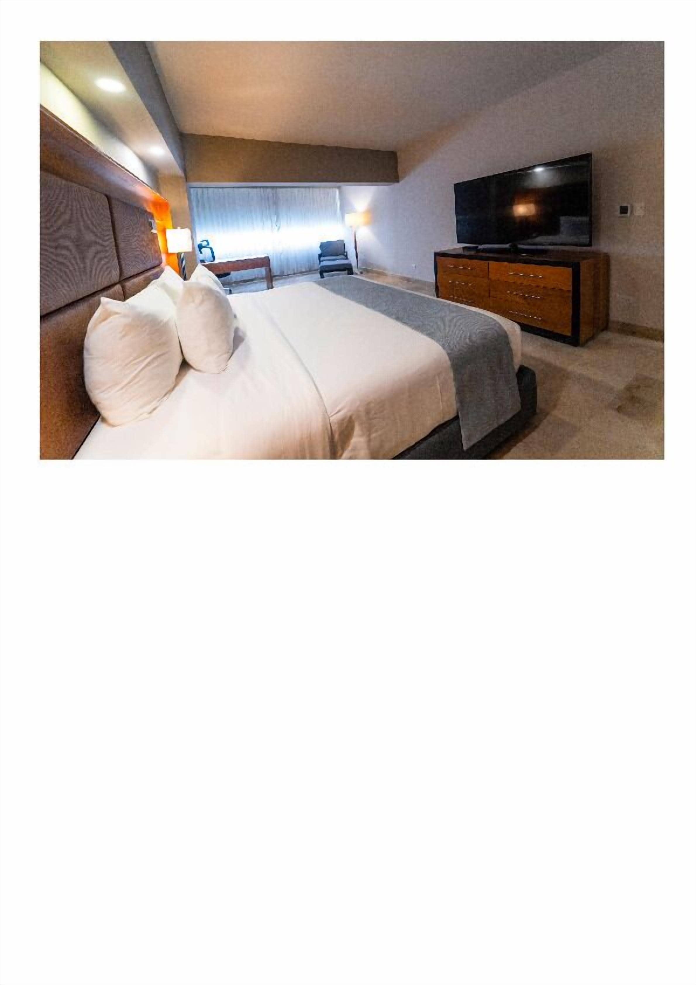 suite, 1 bedroom, non smoking | 1 bedroom, hypo-allergenic bedding, down duvets, pillow-top beds