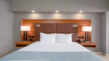 Room, 1 King Bed, Non Smoking | Hypo-allergenic bedding, down comforters, pillowtop beds, in-room safe