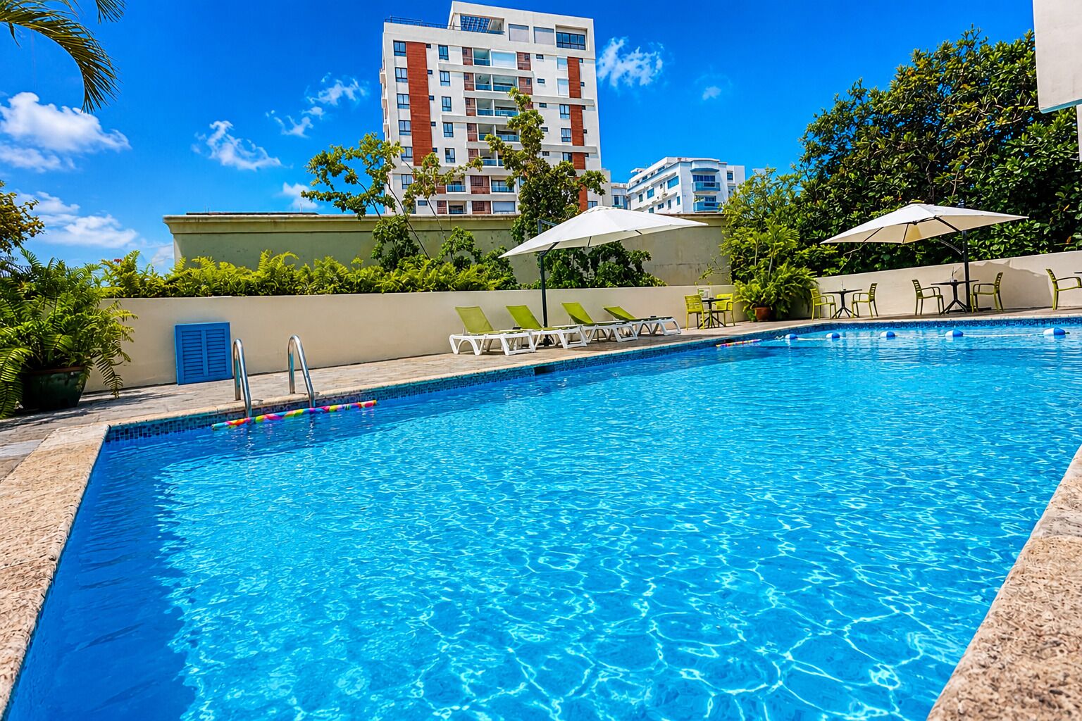 Outdoor pool, pool loungers